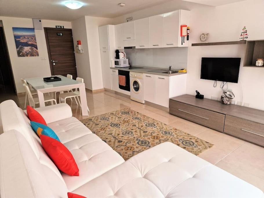 The Caves Cosy Apartment 1 سانت جوليان المظهر الخارجي الصورة